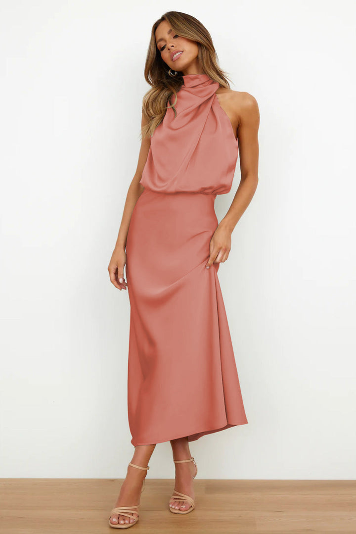 Valeria | Lange Satinrobe mit Halterneck