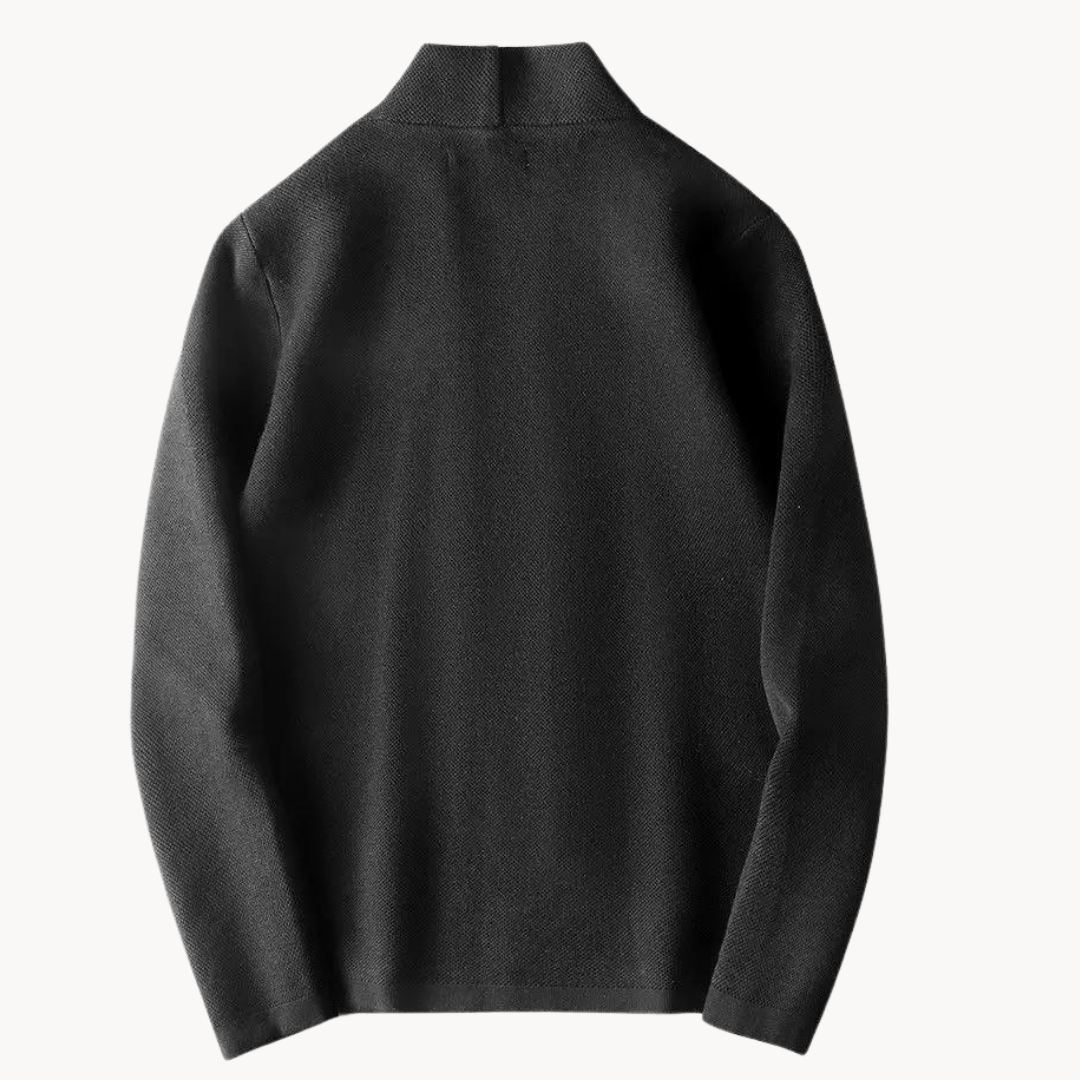 AUGUST IM STILVOLLEN BLAZER