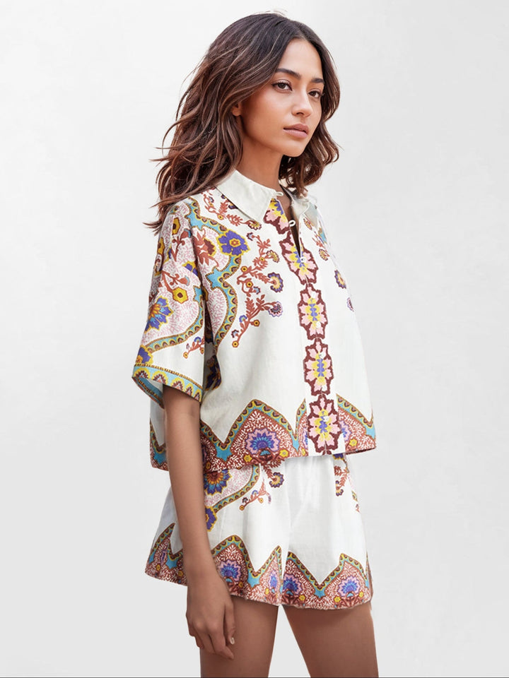 Zwei Stück Boho-Blumen-Set – Hemdkleid und Shorts in passenden Designs