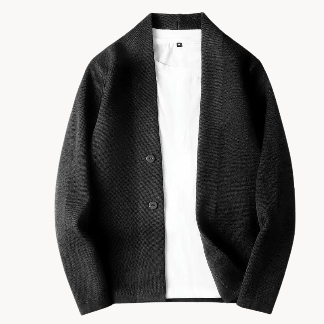 AUGUST IM STILVOLLEN BLAZER