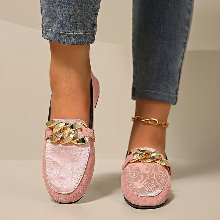 Brzyna - Elegante Loafers mit dekorativem Kettendetail