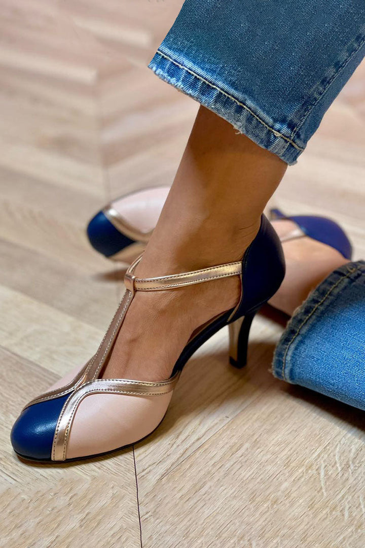Laya  | T-Halsband mit T-Riemen, runder Zehenbereich, bunt und bequem