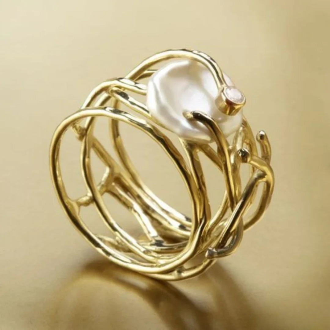 Goldring mit Retro-Perle