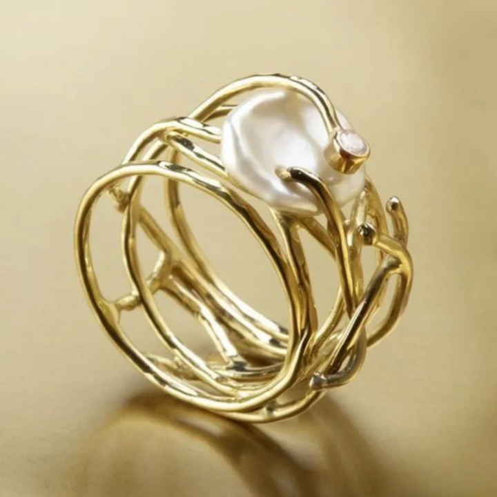 Goldring mit Retro-Perle