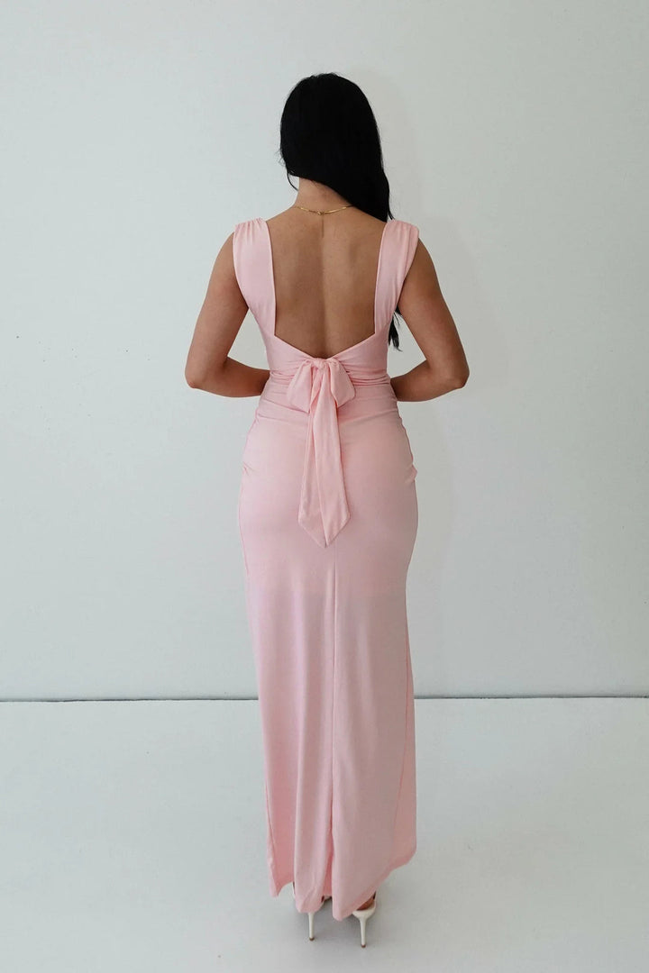 Rote enge Kleid mit Schlitz und Raffungen