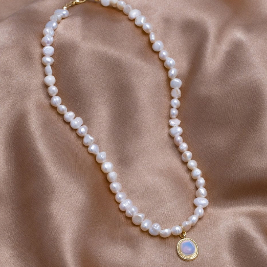 Perlenkette mit Mondstein in Gold