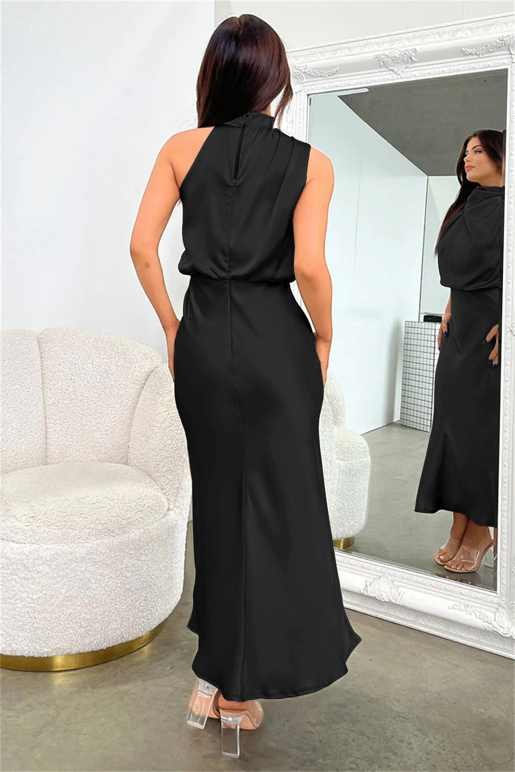 Valeria | Lange Satinrobe mit Halterneck