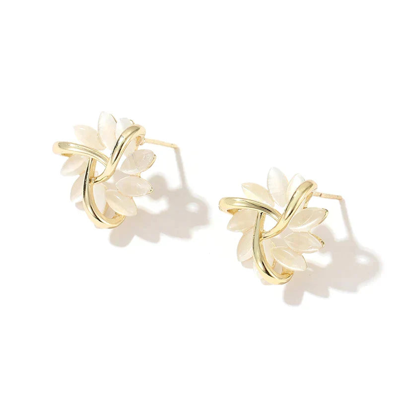 Creole Ohrringe mit Opalblumen in Gold