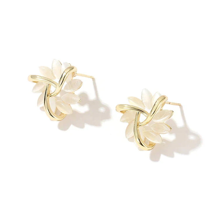 Creole Ohrringe mit Opalblumen in Gold