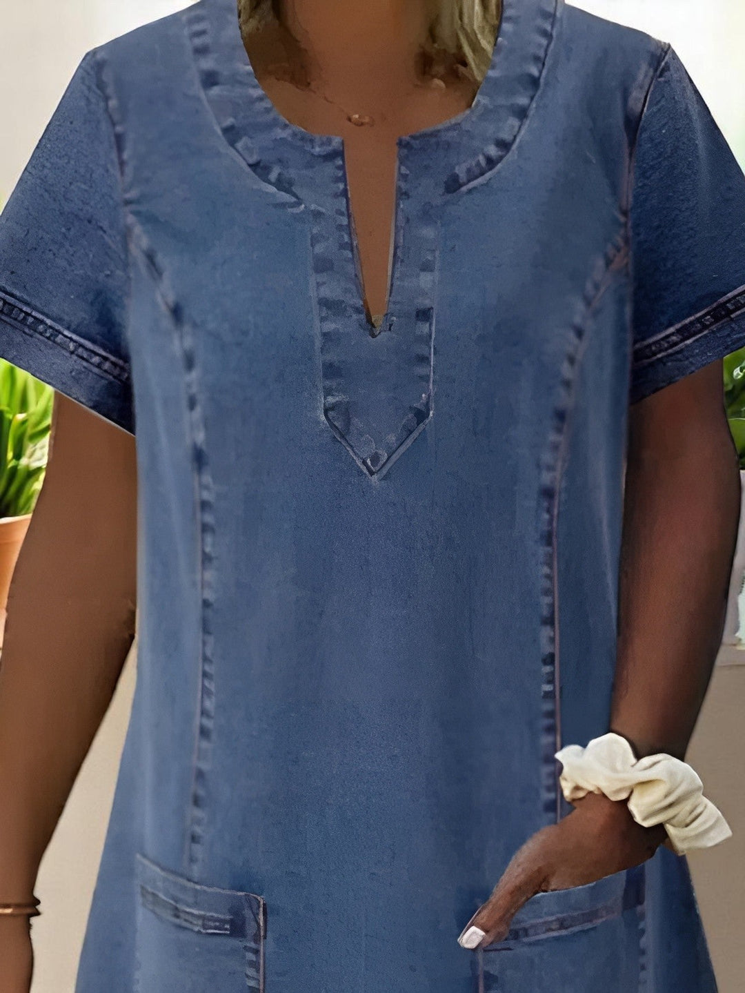 Julia | Weiches Jeanskleid mit Fronttaschen
