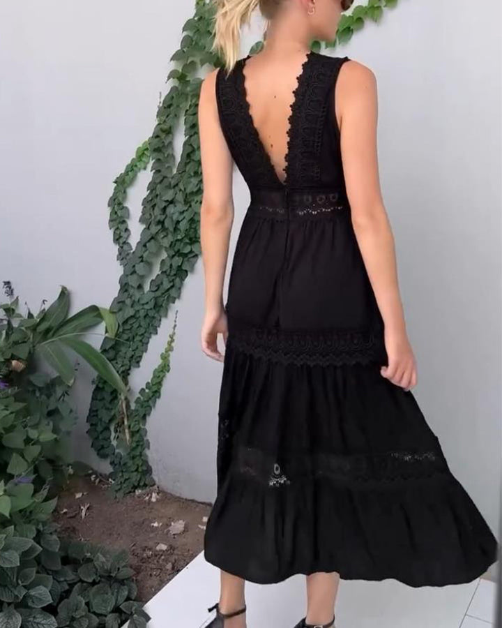 Charlotte| Weißes Kleid mit V-Ausschnitt und Spitze