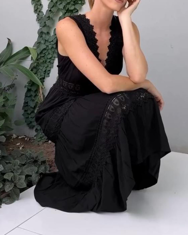 Charlotte| Weißes Kleid mit V-Ausschnitt und Spitze