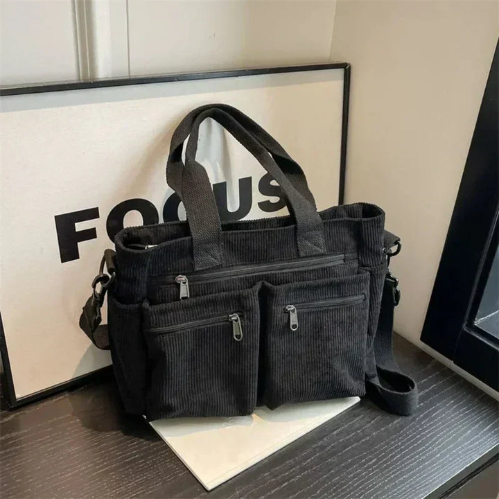 Lina- Kordelzugtasche mit handgefertigten Details