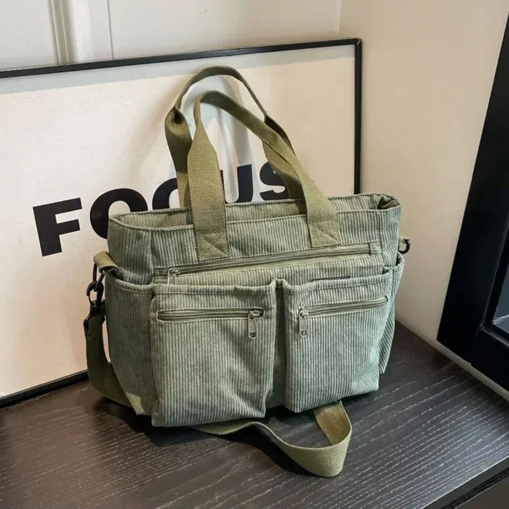 Lina- Kordelzugtasche mit handgefertigten Details