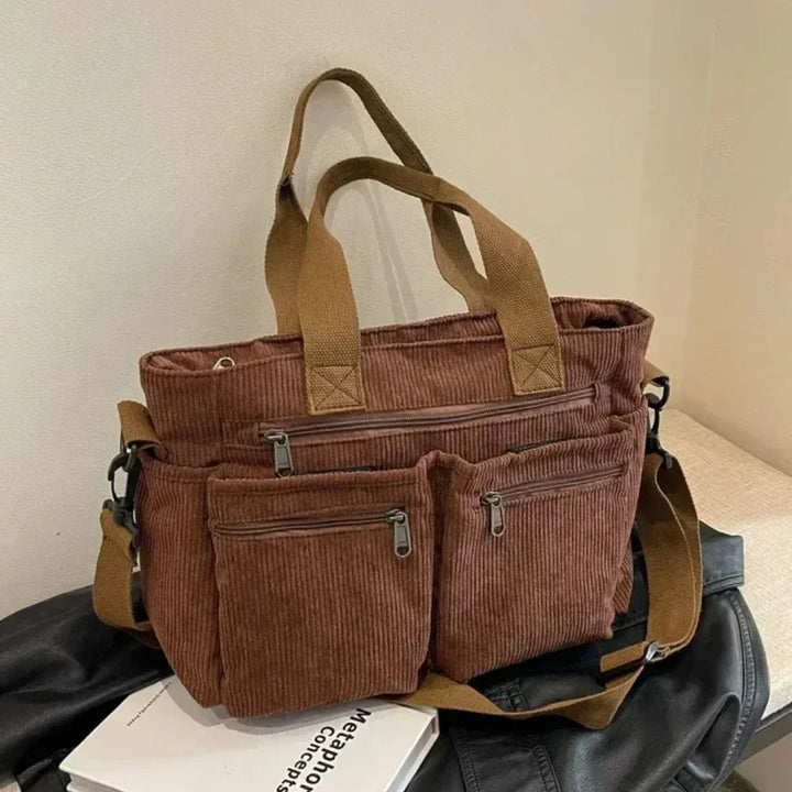 Lina- Kordelzugtasche mit handgefertigten Details