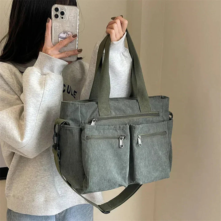 Lina- Kordelzugtasche mit handgefertigten Details