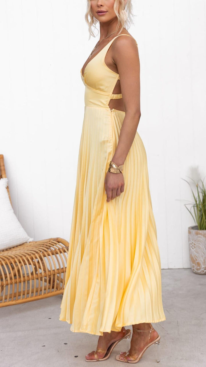 Inaya - Lange plissierte Robe mit V-Ausschnitt