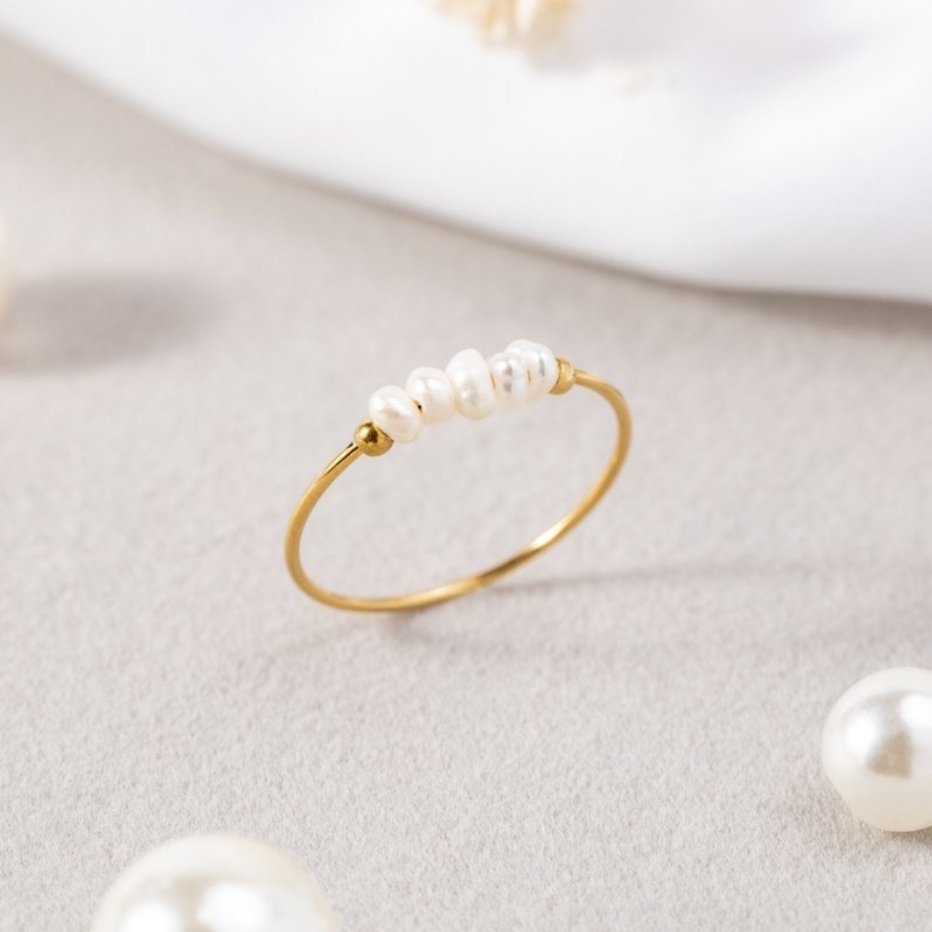 Klassischer Ring mit Süßwasserperle