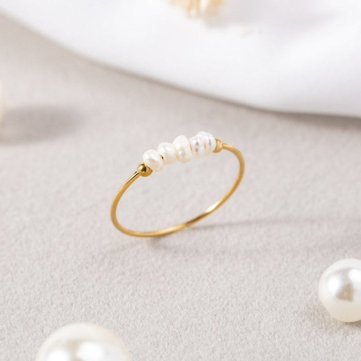 Klassischer Ring mit Süßwasserperle