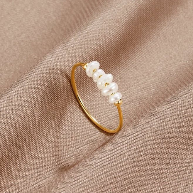 Klassischer Ring mit Süßwasserperle