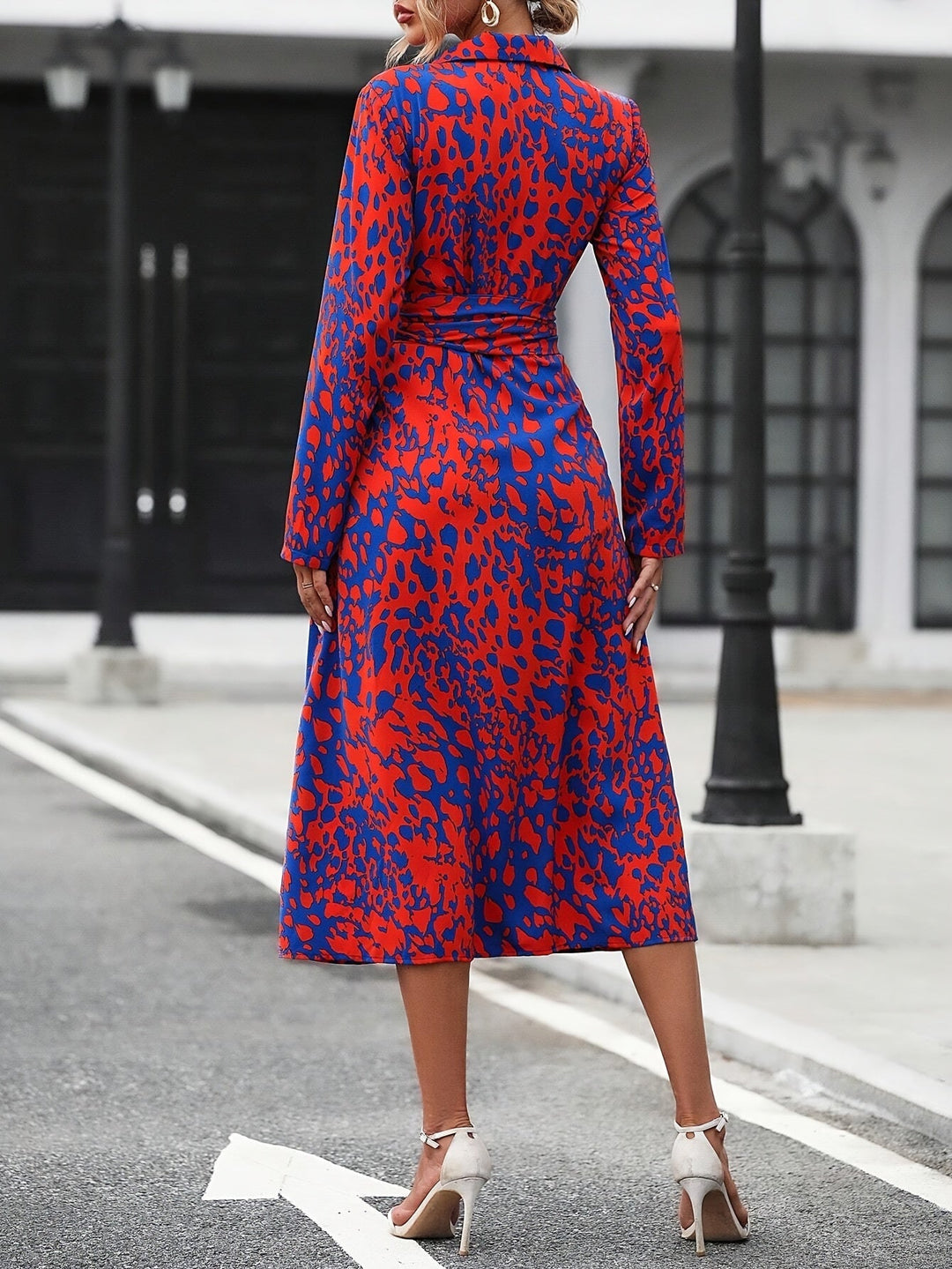 Virella – Elegantes Knopfkleid mit langen Ärmeln und Allover-Print