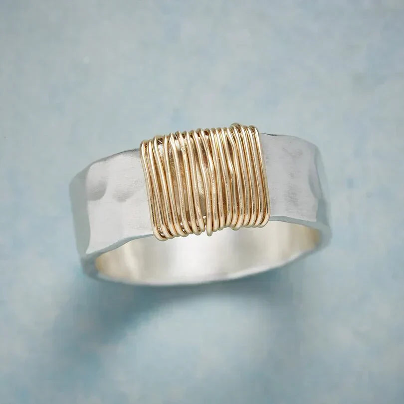 Goldene Fadenring - Boho-inspiriertes Design