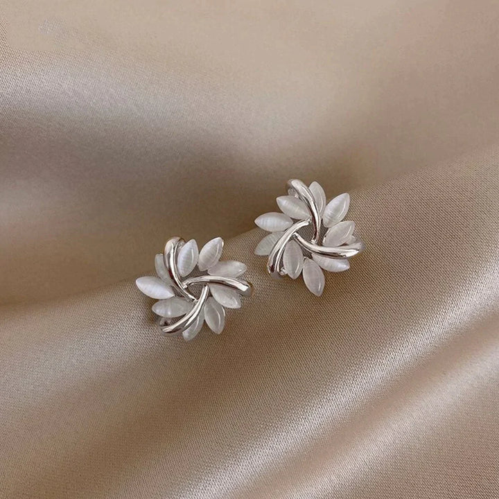 Creole Ohrringe mit Opalblumen in Gold