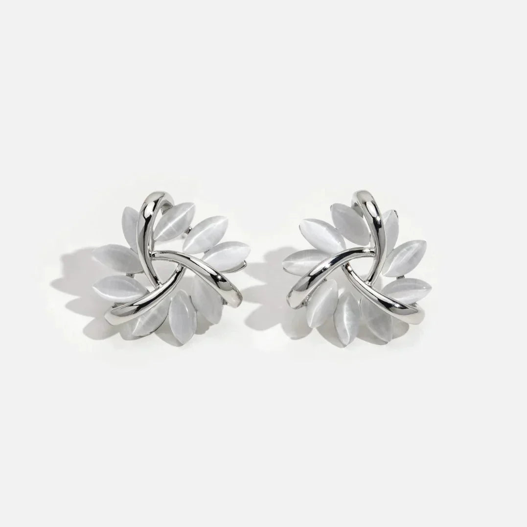 Creole Ohrringe mit Opalblumen in Gold